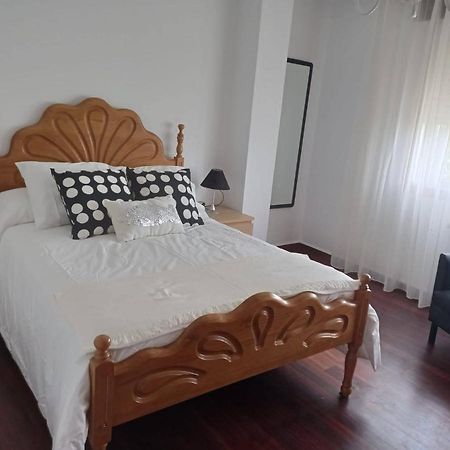 Vivienda amplia y luminosa a escasos metros de la playa de Cangas. Exterior foto