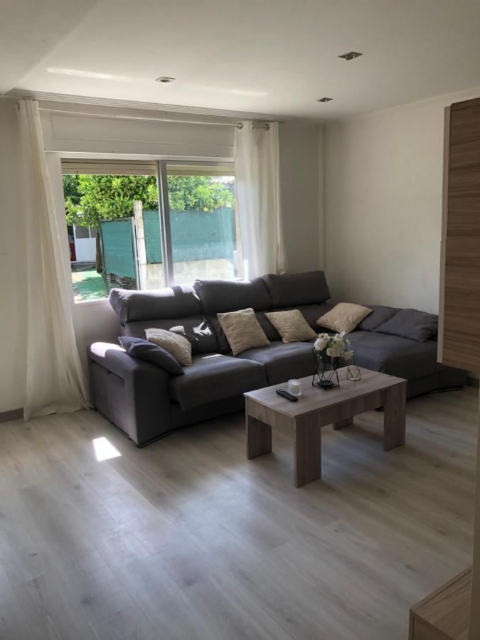 Vivienda amplia y luminosa a escasos metros de la playa de Cangas. Exterior foto