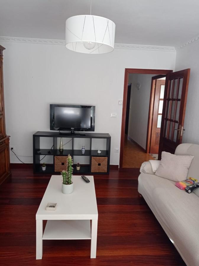 Vivienda amplia y luminosa a escasos metros de la playa de Cangas. Exterior foto