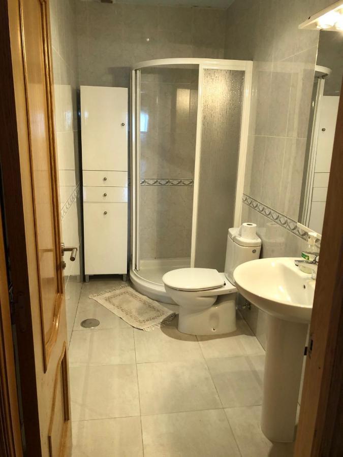 Vivienda amplia y luminosa a escasos metros de la playa de Cangas. Exterior foto