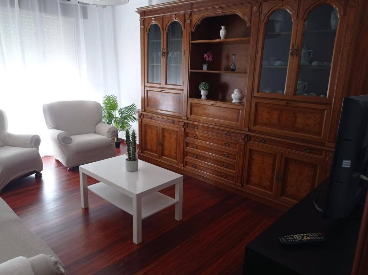 Vivienda amplia y luminosa a escasos metros de la playa de Cangas. Exterior foto