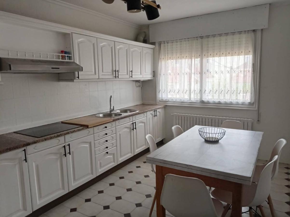 Vivienda amplia y luminosa a escasos metros de la playa de Cangas. Exterior foto