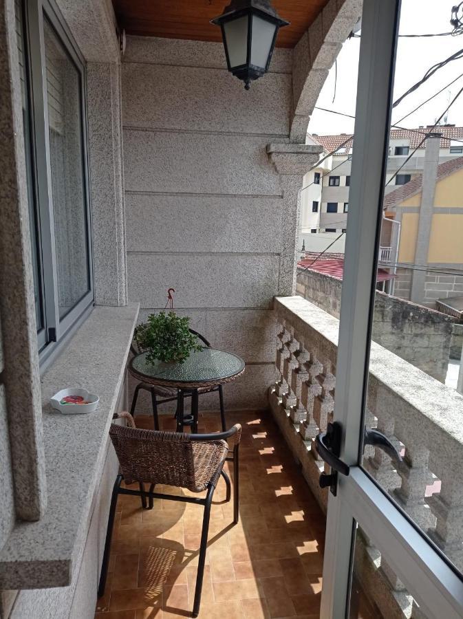 Vivienda amplia y luminosa a escasos metros de la playa de Cangas. Exterior foto